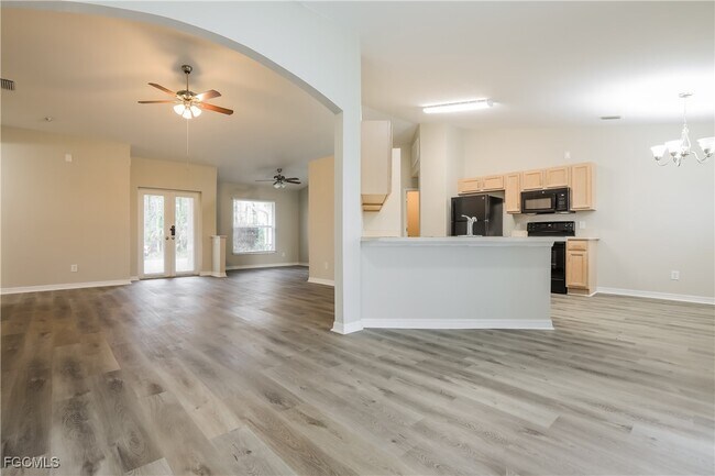 Photo - 2938 Parrot St