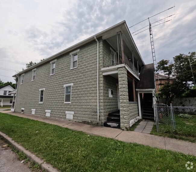 Building Photo - 724 E Lawrence St Rental
