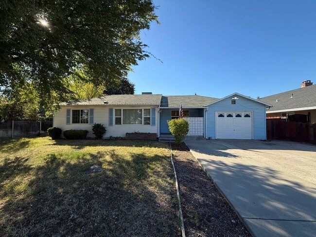 Photo - Single story in the heart of Modesto!