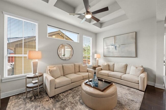 Photo - 915 Banyon St