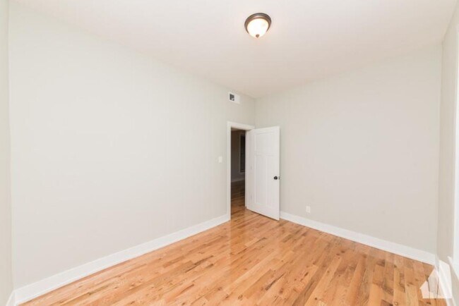 Photo - 3 bedroom in Chicago IL 60657 Unit 3