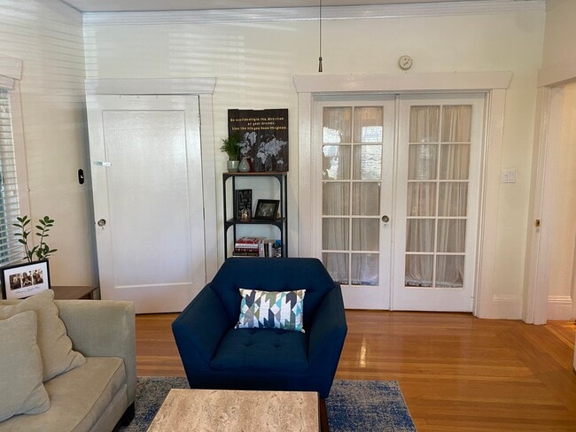 LivingRoom/Bedroom - 3117 College Ave Unit #2