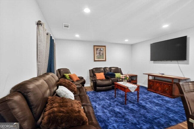 1127 2nd St NW