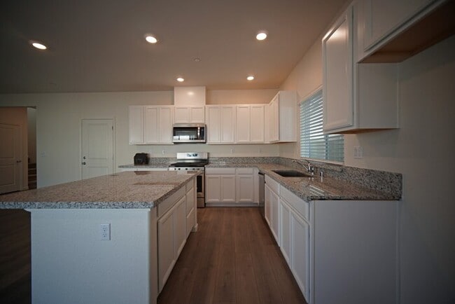 Photo - Beautiful 4 Bedroom PLUS office / den in Natomas!