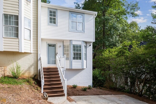 5212 Laurel Bridge Dr SE