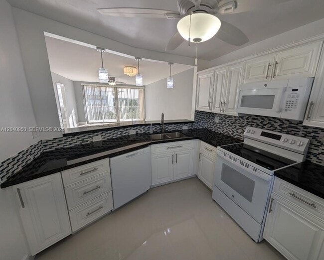 Photo - 1750 NE 191st St Unidad 622-3