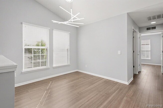 Photo - 27909 Hopkins Dr