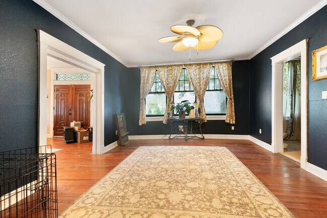 Photo - 3350 Jena St