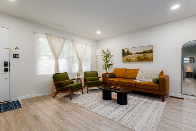 Photo - 1321 Browne Ln