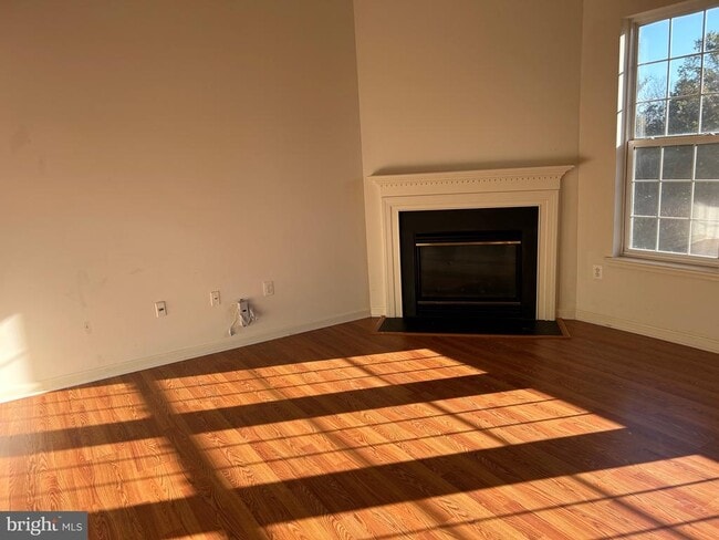 Building Photo - 6821 Hollow Glen Ct