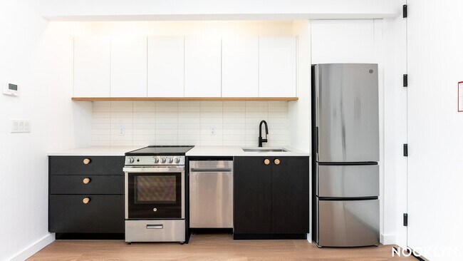 Photo - 654 Madison St Unidad 5f