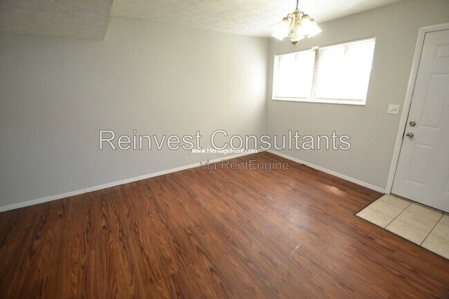 Photo - 27 Wesleyan Ct