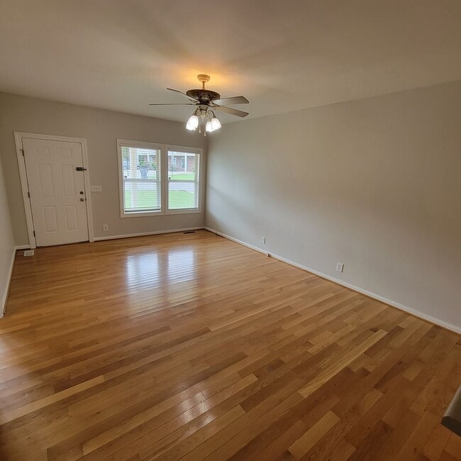 Photo - 3 Bedroom, 2 Bathroom Rental With Garage