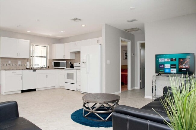 Photo - 722 SE Thanksgiving Ave