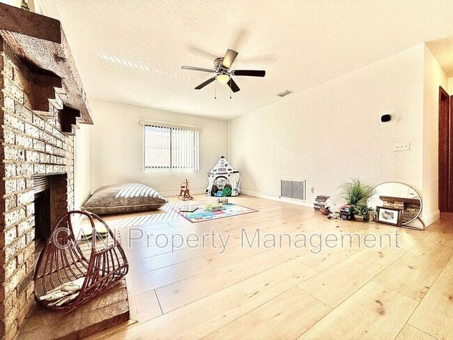 Photo - 435 Loblolly Ln