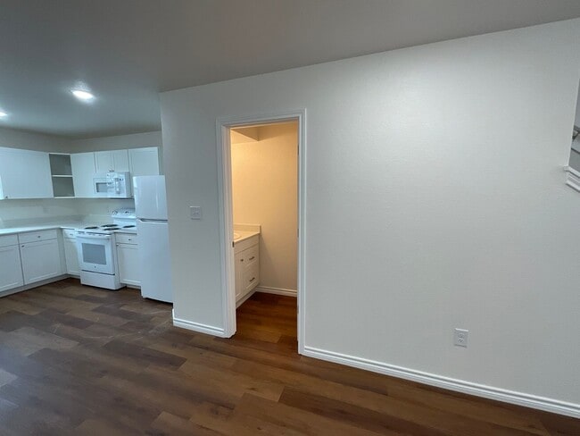 1230 Nora Ln