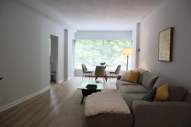Photo - 4455 Douglas Ave Unidad 3A Rental