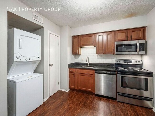 Photo - 1393-1395 Summit Street-2 Bedroom Unit 2 Bedroom