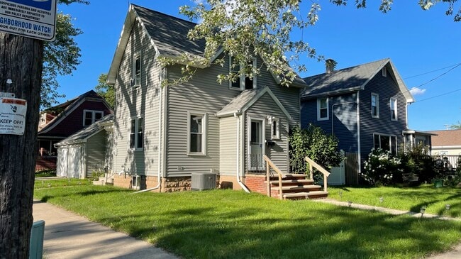 Building Photo - 932 W 8th St Rental
