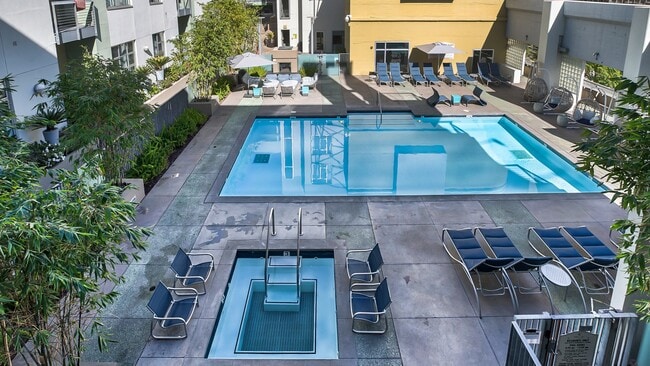 Swimming pool and jacuzzi with amazing Hollywood views
