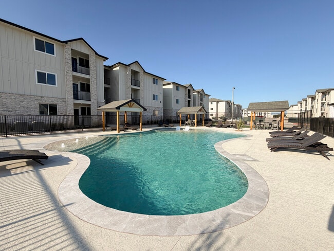 Resort Style Pool and Lounge