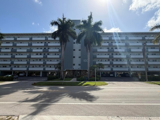 Building Photo - 1000 NE 14th Ave Unit 304