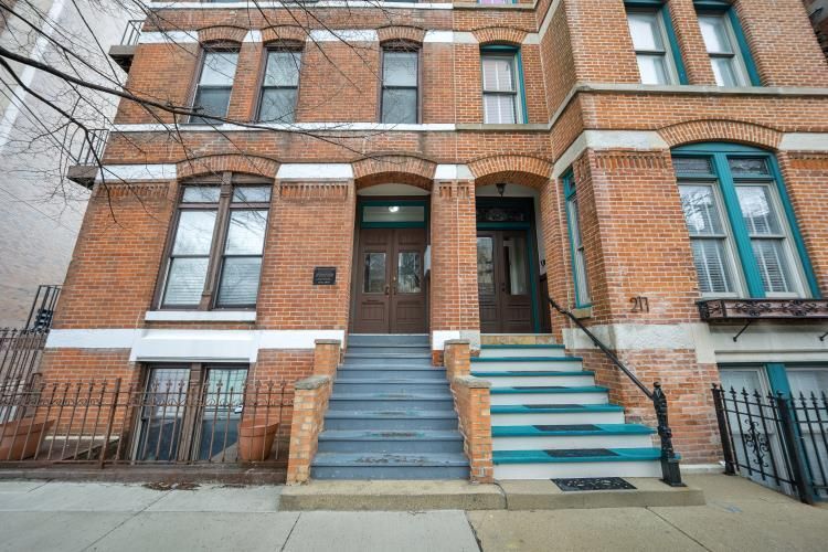 Photo - 213 W Wisconsin St