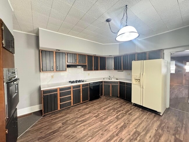 Photo - 617 E Main St Unit A