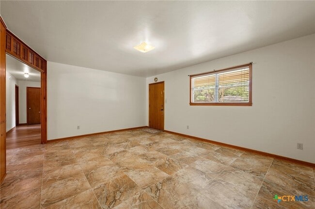 201 Hillcrest Dr