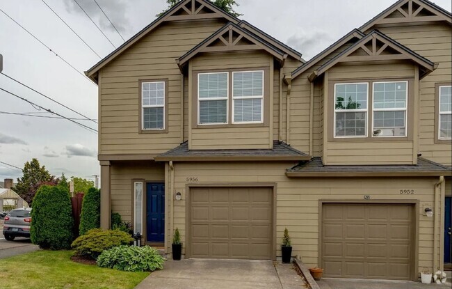 Building Photo - Kelly Creek 3 Bedroom Townhome