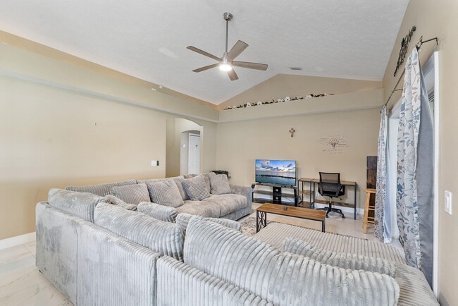 Photo - 1622 SW Realty St