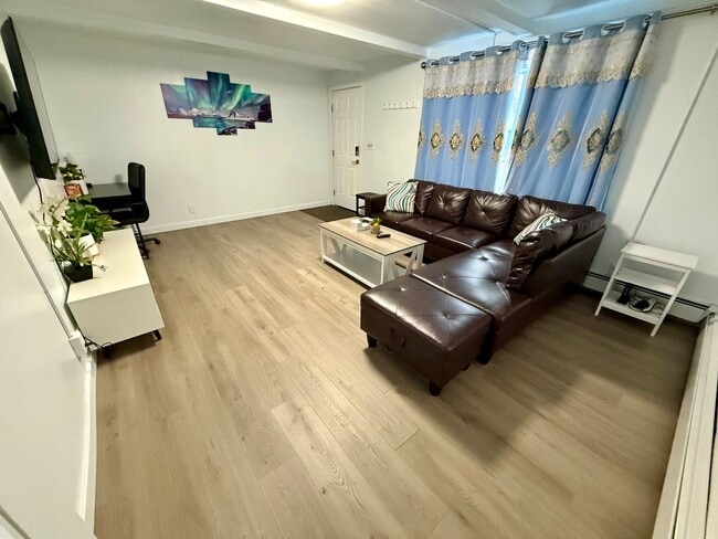 Photo - Eighth Ave - 760 Unidad A