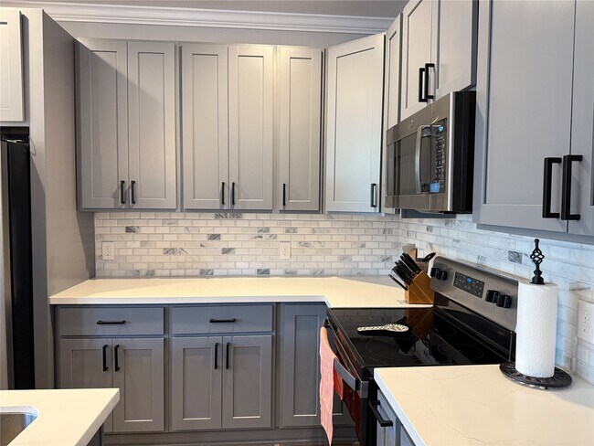 Photo - 1010 Melneeka Ln