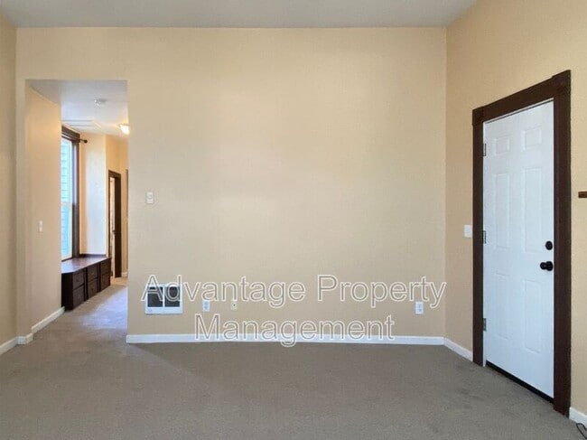 Photo - 324 SW Calapooia St