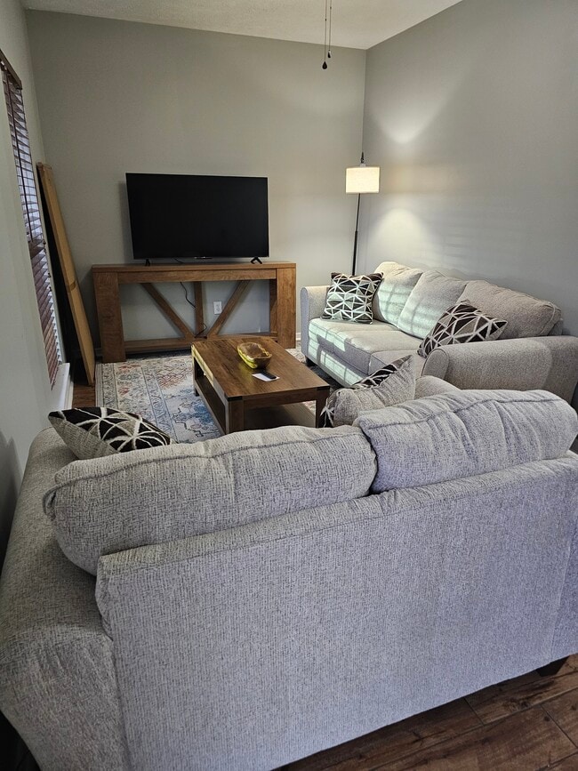 Building Photo - 1257 Louisville St