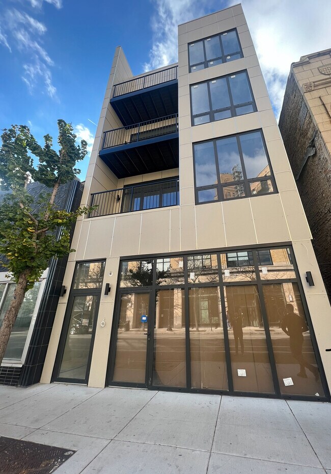 Photo - 3244 N Lincoln Ave Unidad 2E Rental