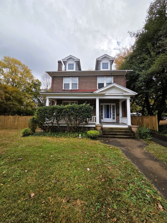 Building Photo - Renovated stately brick home in Forest Hil...