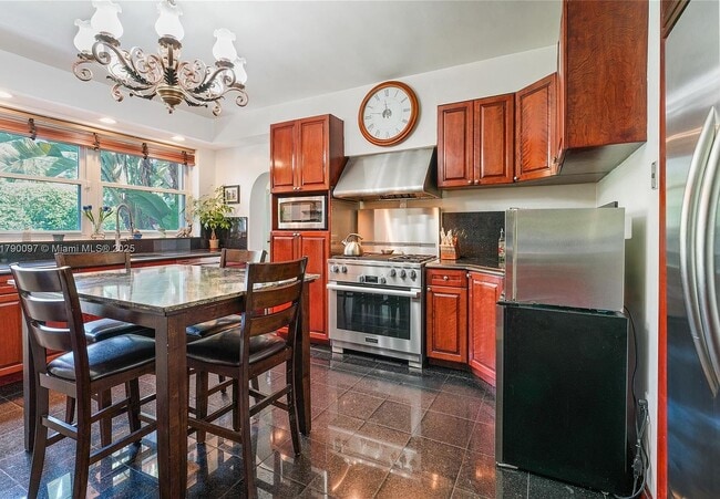 Photo - 339 NE 96th St