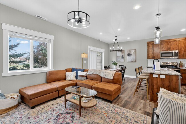 Photo - Beautiful 3 Bed, 2.5 Bath Townhome in Ashton