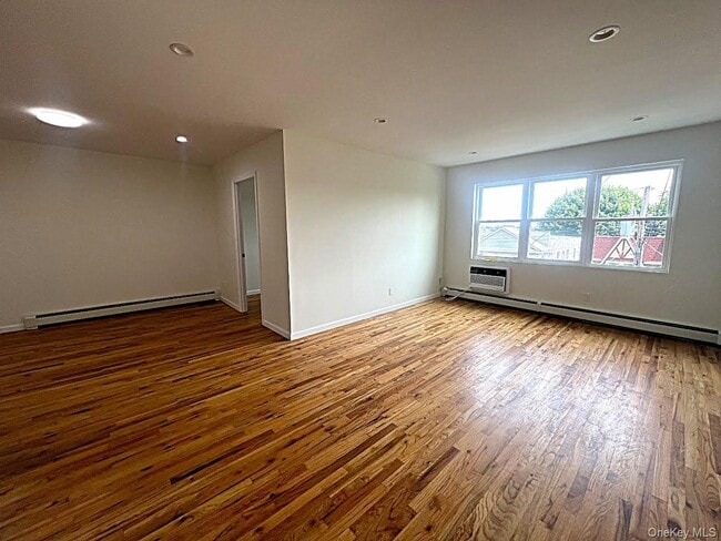 Building Photo - 48-32 59th St Unit Apt 3