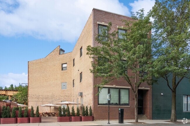 Building Photo - 1740 N Milwaukee Ave Unit 3 Rental