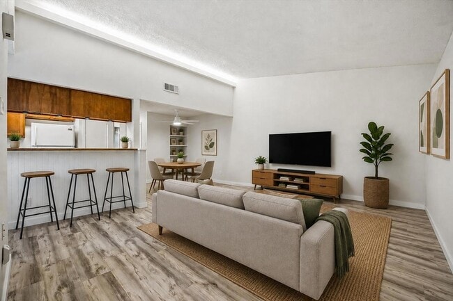 Building Photo - 904 Sirocco Dr Unit A