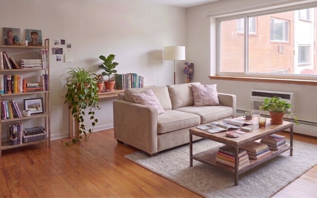 Building Photo - 245 Kelton St Unit 43