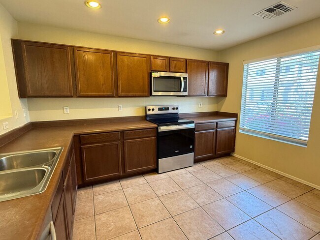 Photo - WATERFORD SQUARE COMMUNITY 3 BED 2.5 BATH **ASK ABOUT A MOVE IN SPECIAL!