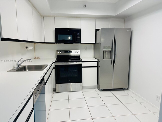 Photo - 19101 NE 36th Pl Unidad 1409