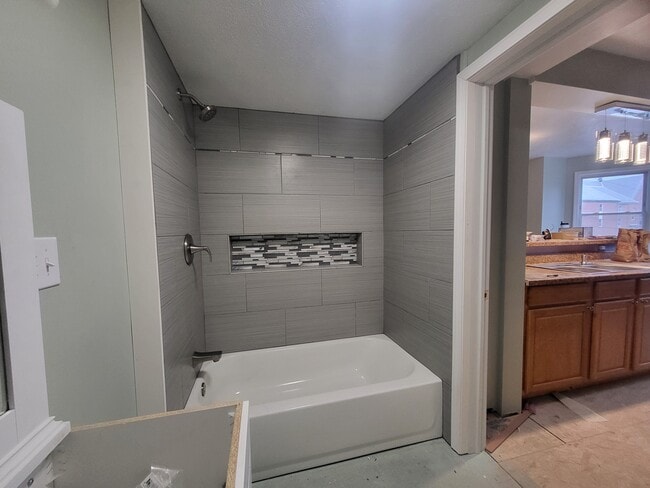 Baño a la cocina - 412 Depot St