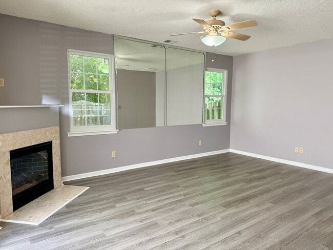 Photo - 3 Bed 2.5 Bath Hampton Home!