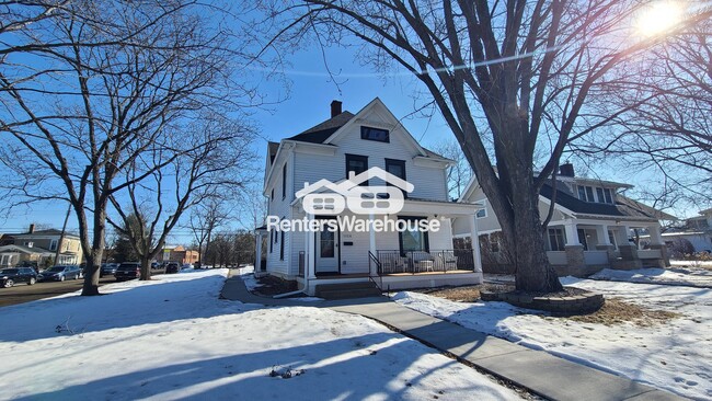 Photo - 304 Oak St