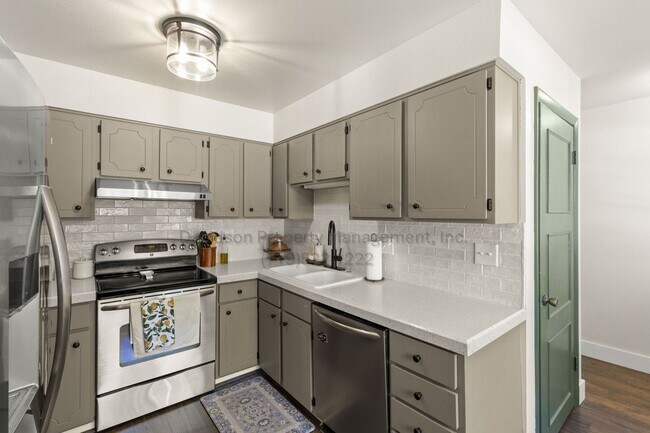 Photo - Stunning 3 Bedroom House Located in Easter...