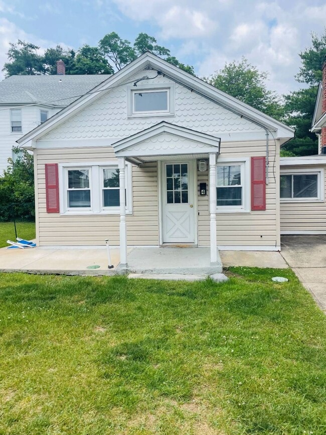 Building Photo - 4 Sea Cliff Ave